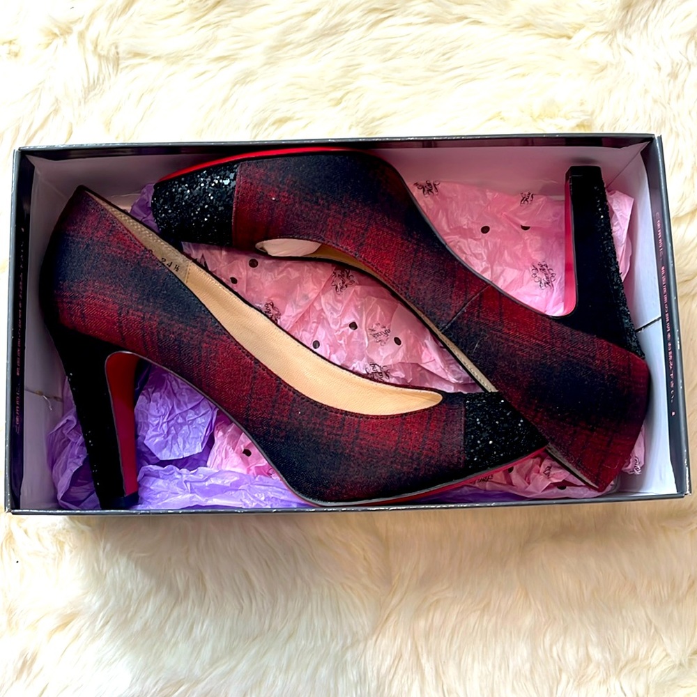 Retail $400 Authentic KariAng heels Red Bottoms similar to Christian Louboutin